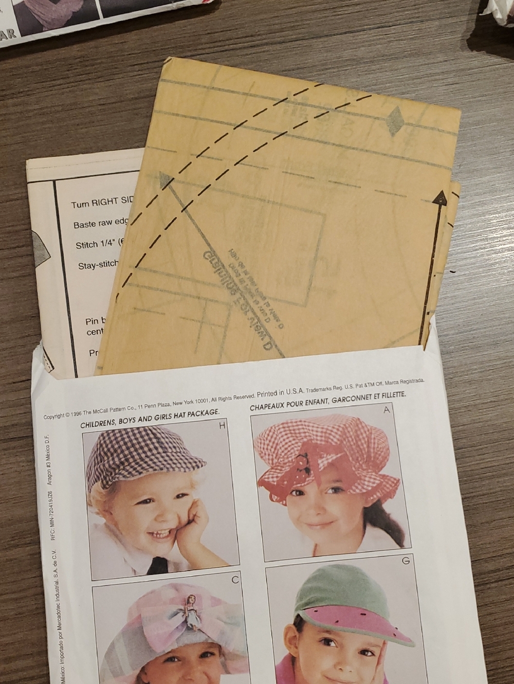 Bundle Of 4 Hat Patterns - Picture 7 of 13